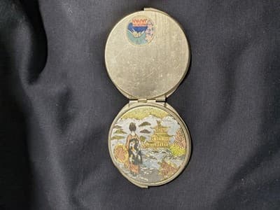 Vintage Japanese Compact Geisha Pagoda Temple Design Collectible Cosmetic - Thumbnail 2