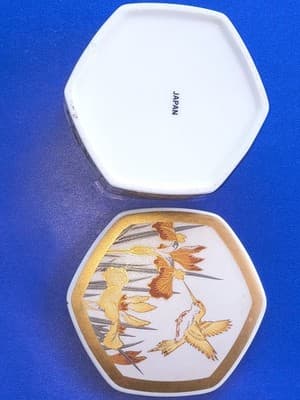 24 k gold leaf,Japanese Hexagonal Porcelain Box Marked Japan
