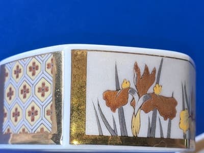 24 k gold leaf,Japanese Hexagonal Porcelain Box Marked Japan - Thumbnail 2