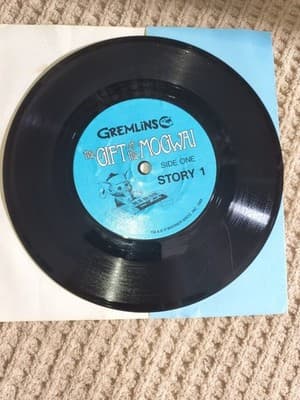 Gremlins The Gift of the Mogwai Read-Along Book & 33⅓ RPM Vinyl Record Set - Thumbnail 3