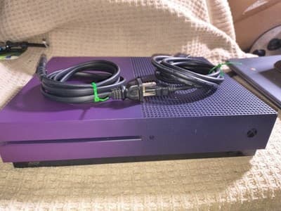 Xbox One S Fortnite Edition With Controller - Thumbnail 3