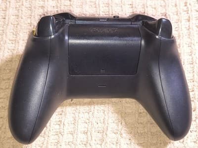 Xbox One S Fortnite Edition With Controller - Thumbnail 6