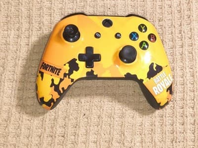 Xbox One S Fortnite Edition With Controller - Thumbnail 5