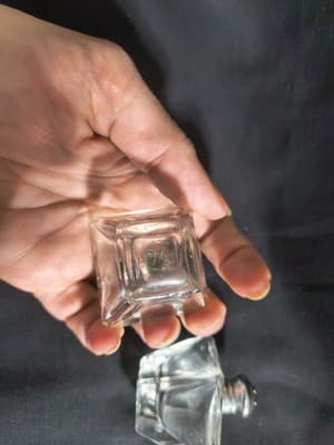 Clear Glass Salt & Pepper Shakers Set with Metal Tops, 2-Piece - Thumbnail 3