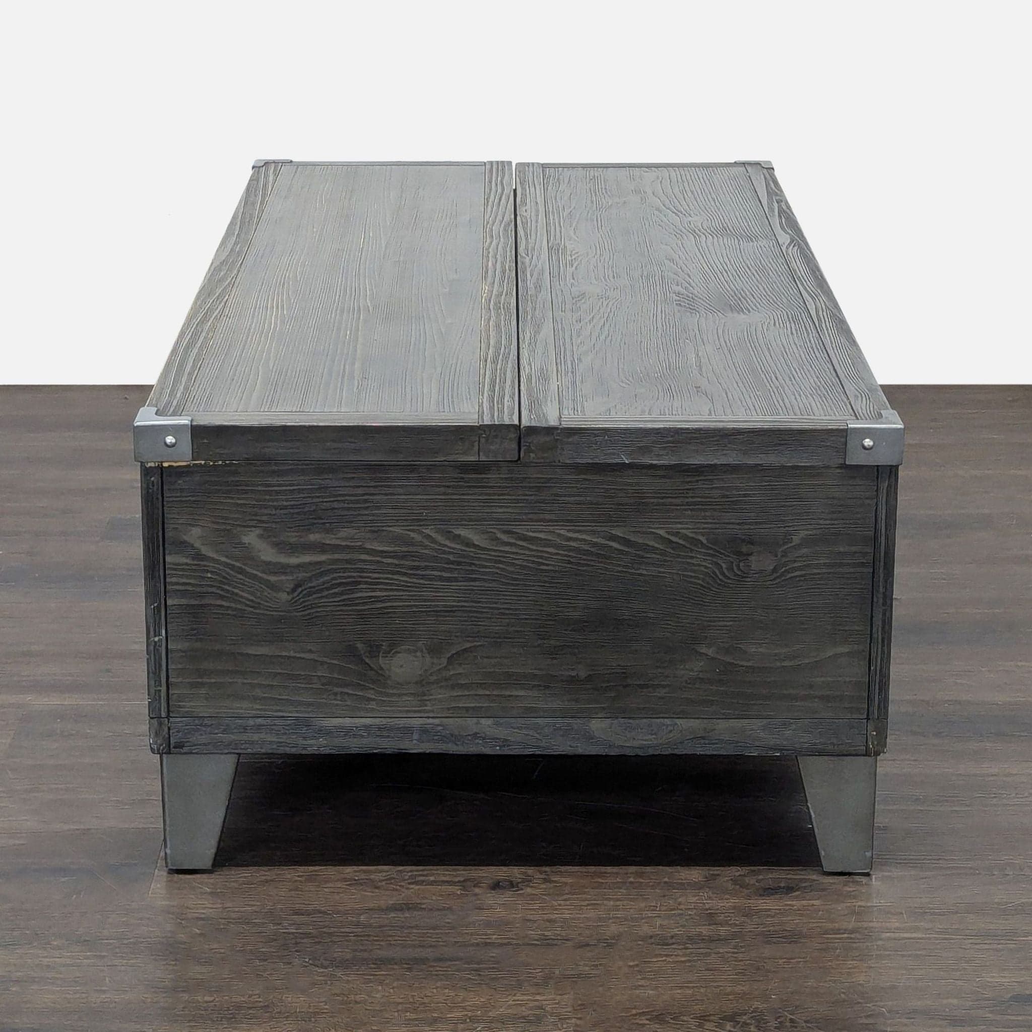 Ashley Furniture Todoe Lift-Top Coffee Table - Thumbnail 3