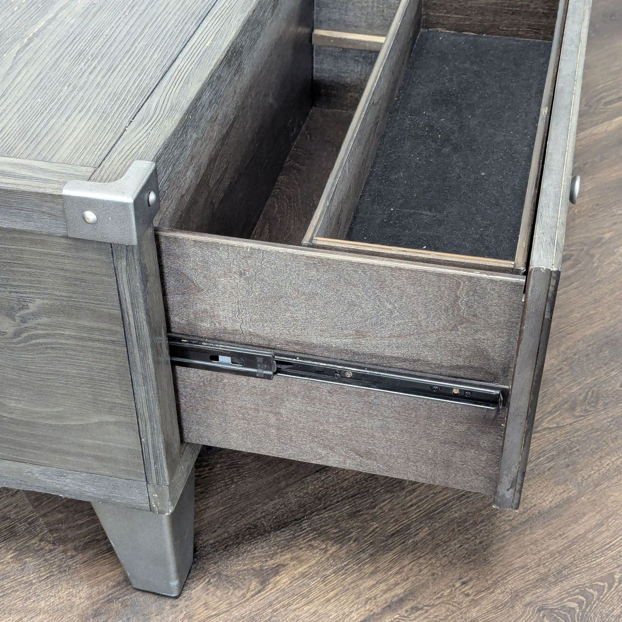 Ashley Furniture Todoe Lift-Top Coffee Table - Thumbnail 10
