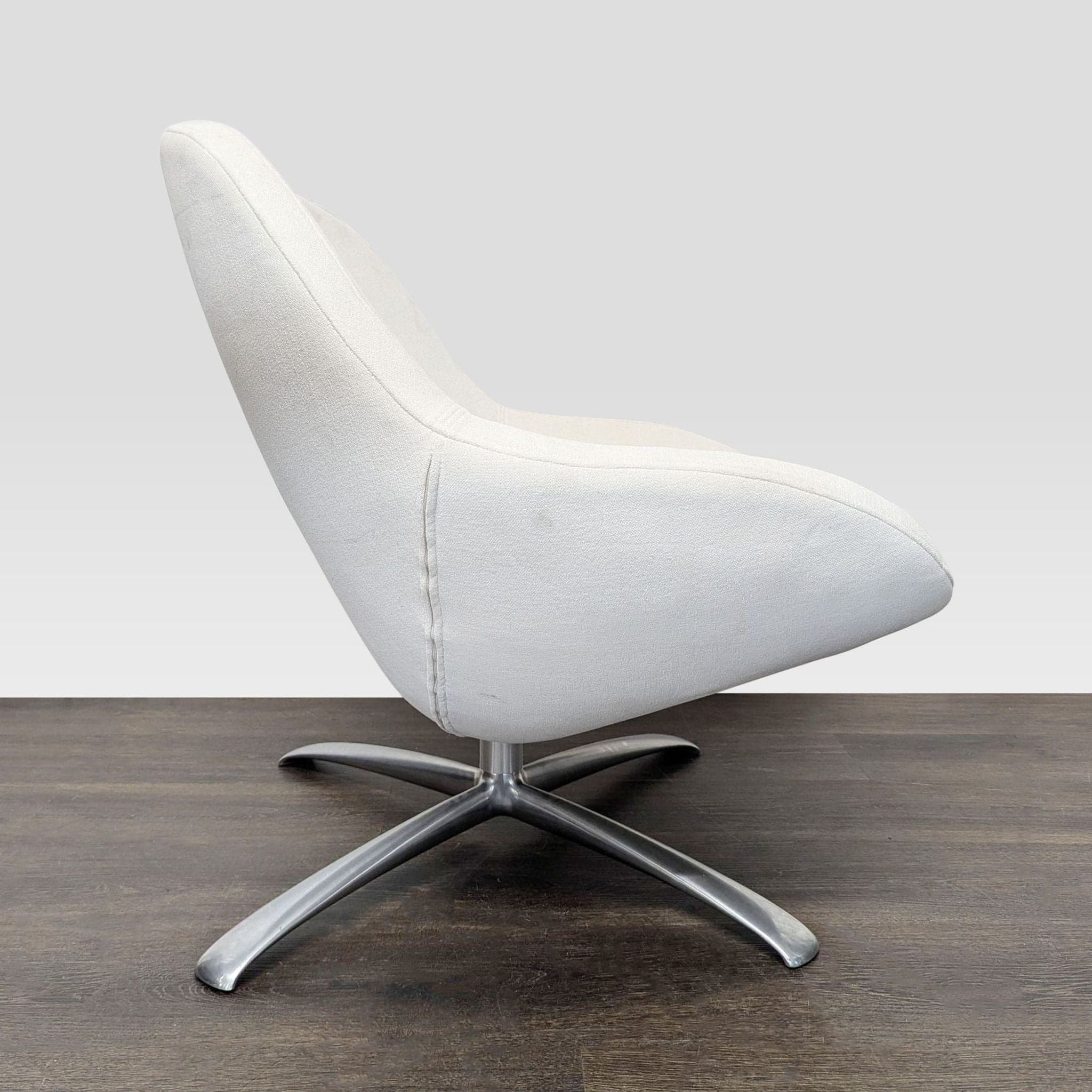 Bo Concept Veneto Modern White Swivel Lounge Chair with Metal Base - Thumbnail 3