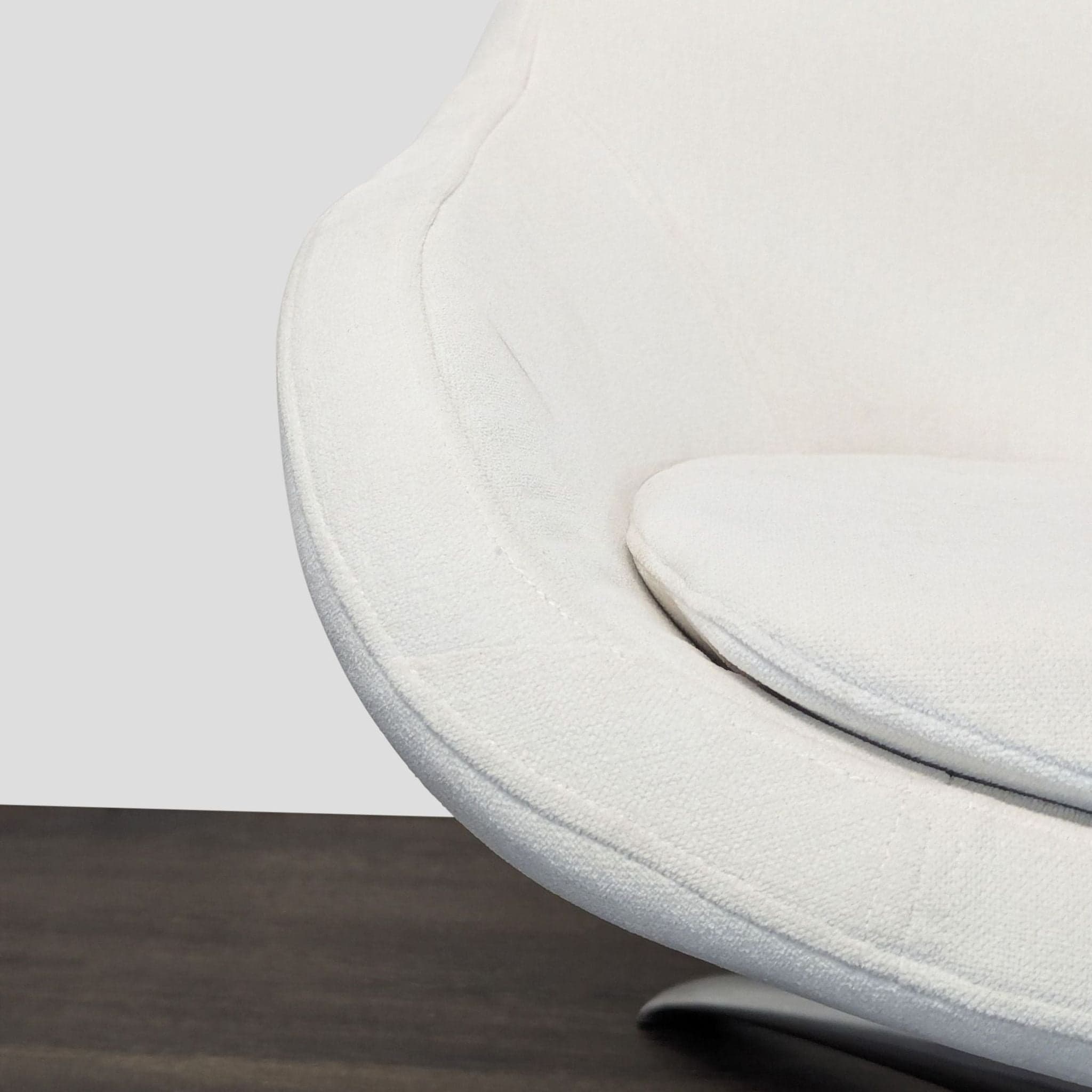 Bo Concept Veneto Modern White Swivel Lounge Chair with Metal Base - Thumbnail 8