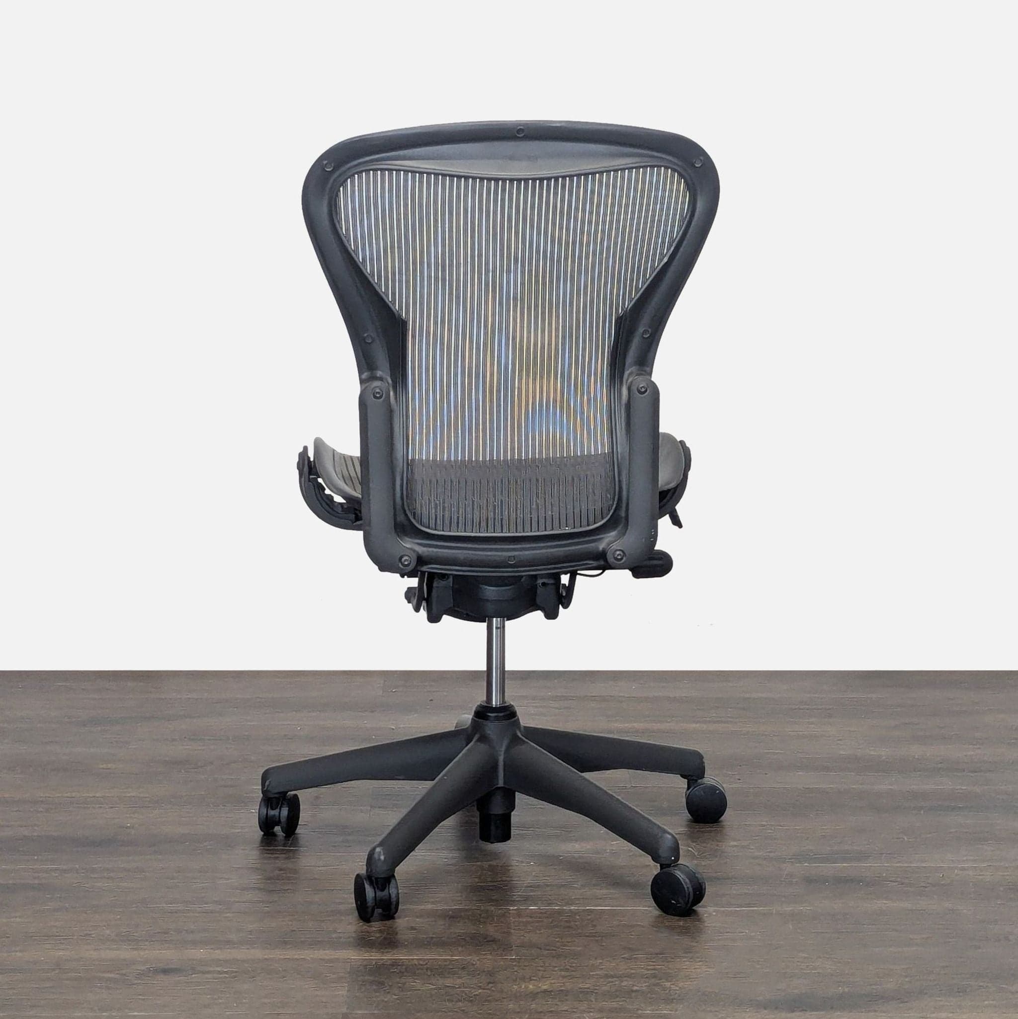 Herman Miller Aeron Ergonomic Mesh Office Chair - Adjustable Black - Thumbnail 4