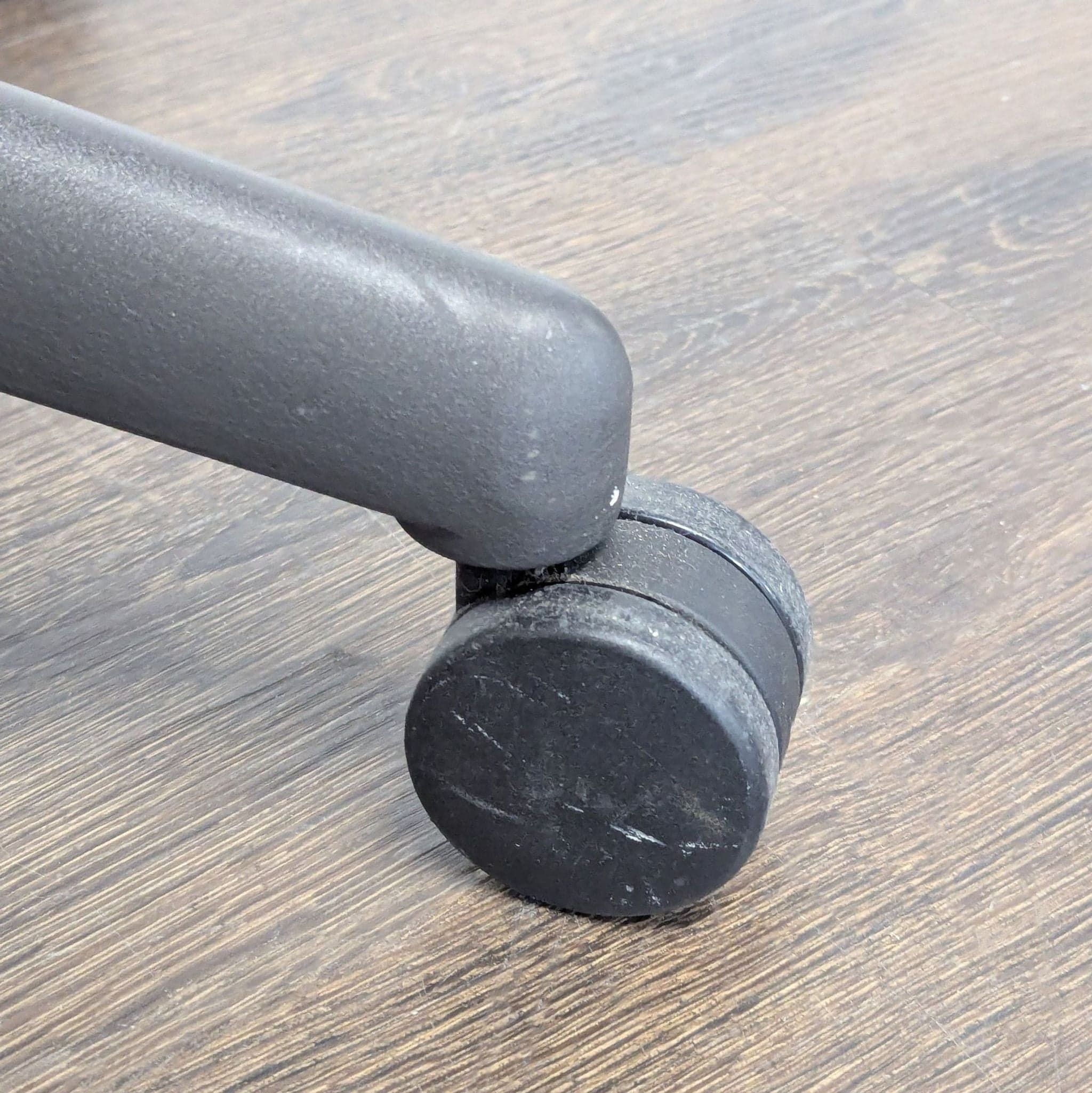 Herman Miller Aeron Ergonomic Mesh Office Chair - Adjustable Black - Thumbnail 8
