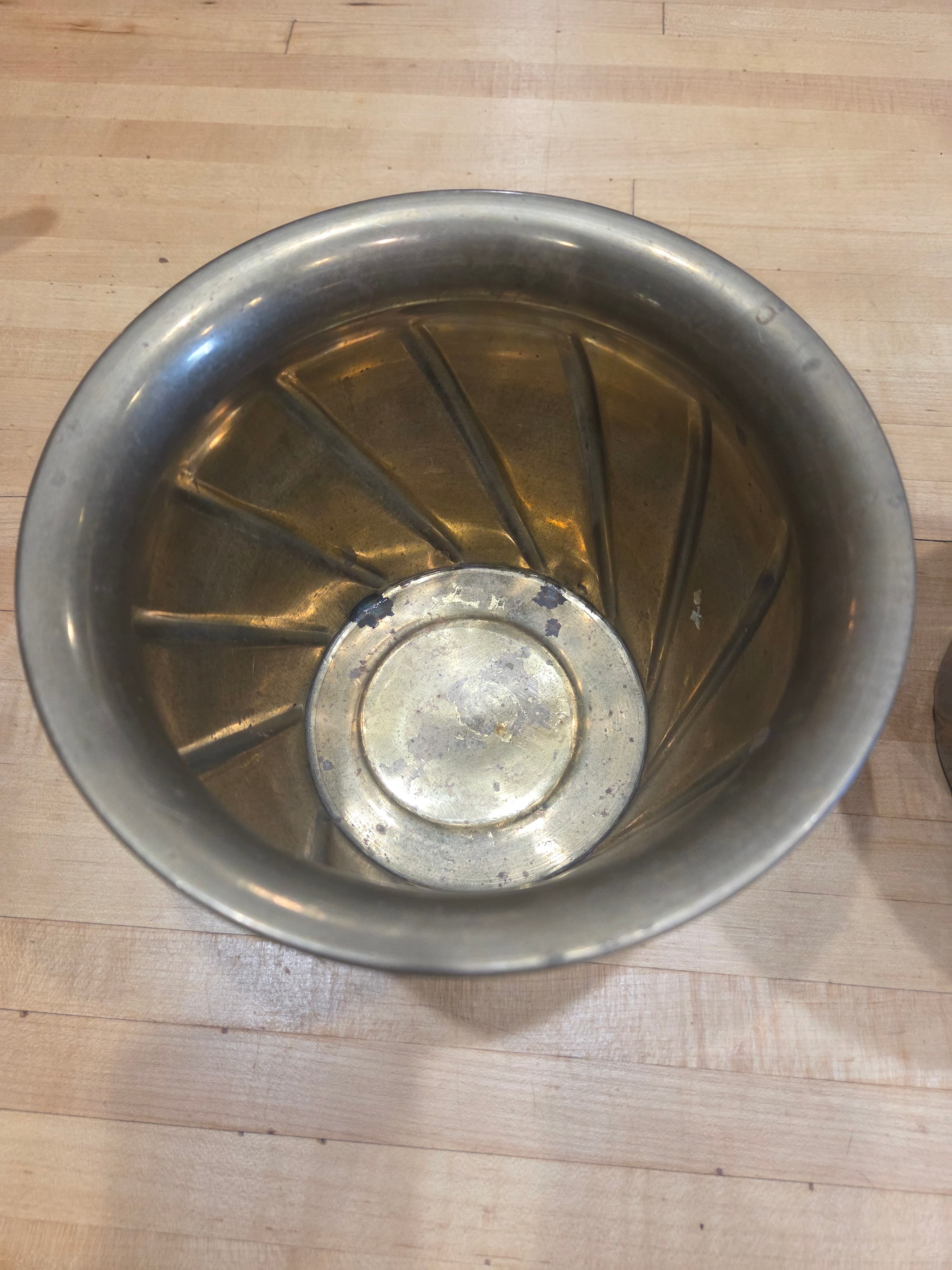 Vintage Hosley Solid Brass Swirl Planters Made in India Pair - Thumbnail 6