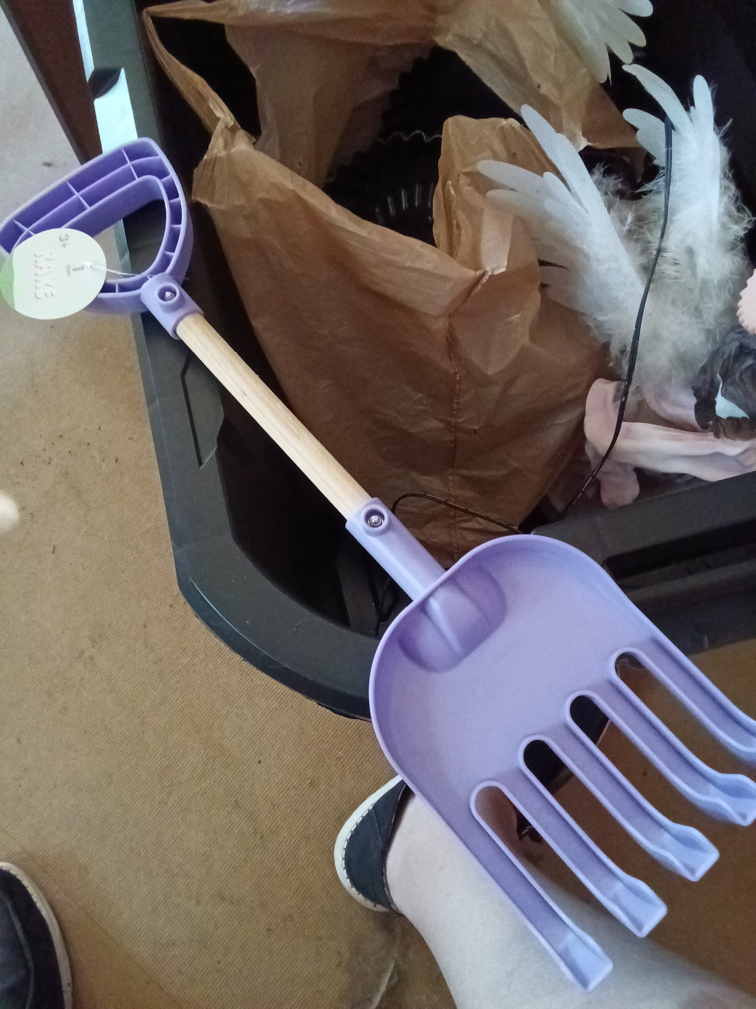 Purple Children's Toy Shovel with Wooden Handle - Thumbnail 3