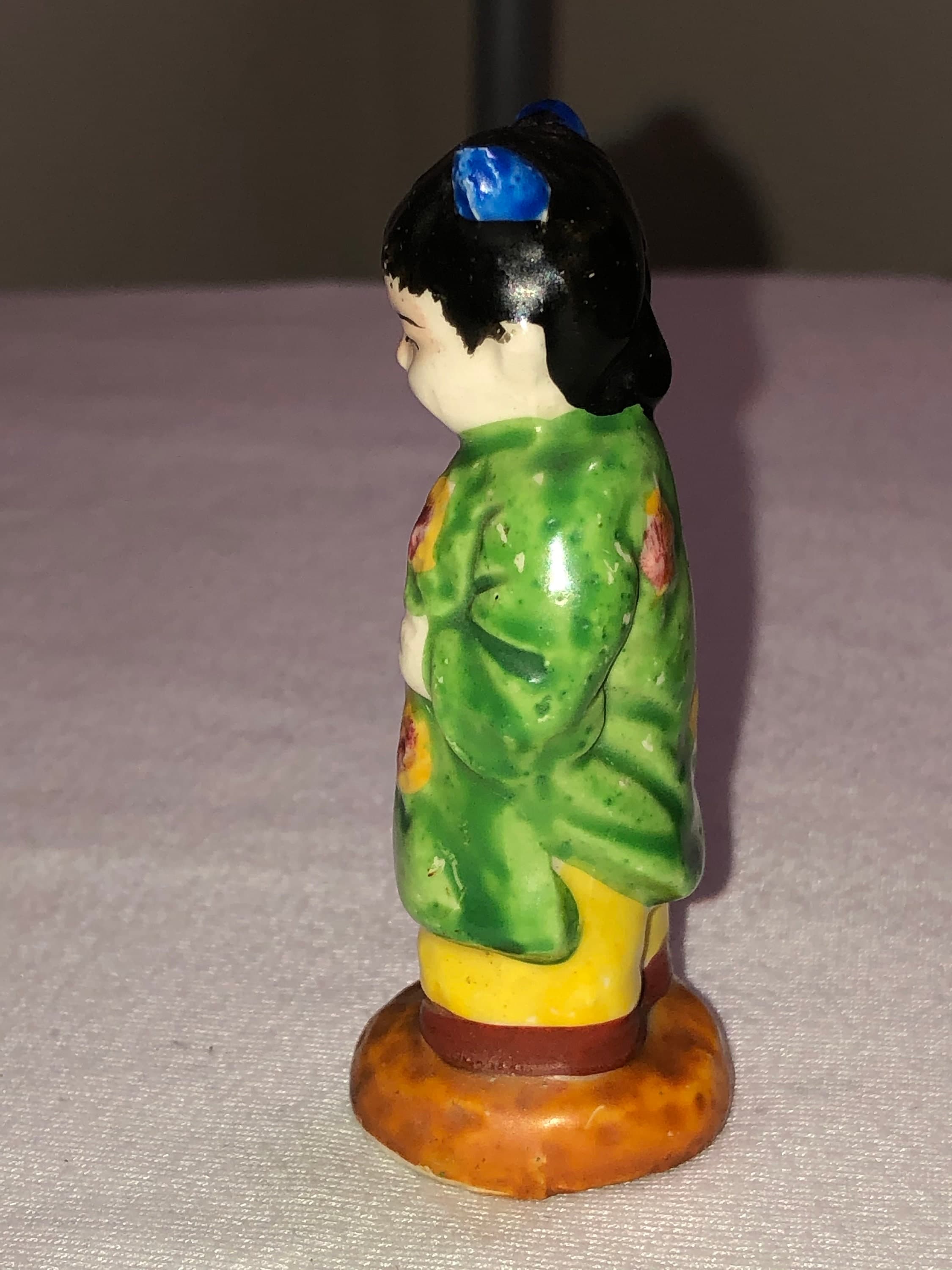 Cute vintage Asian Geisha figurine - Thumbnail 2