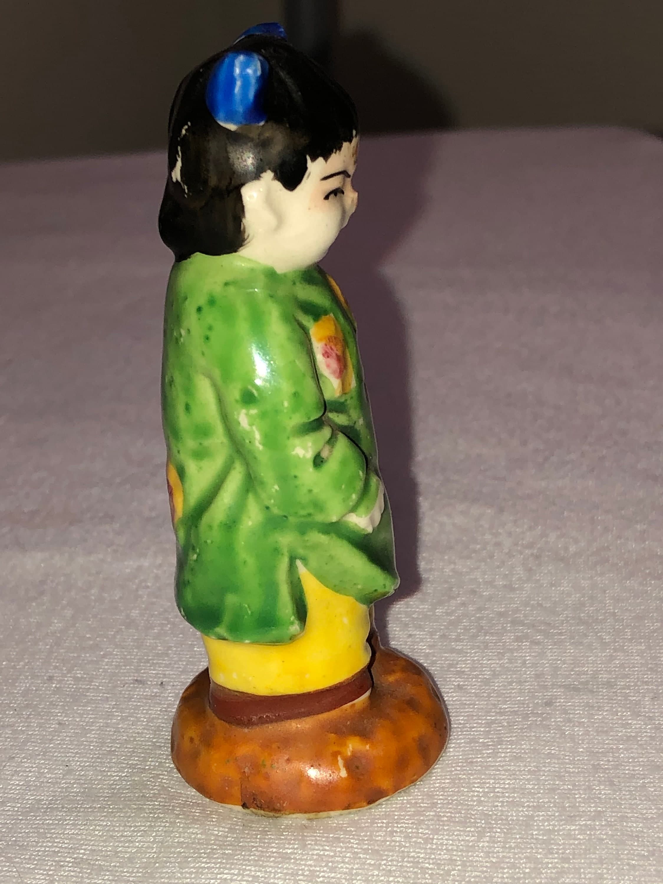 Cute vintage Asian Geisha figurine - Thumbnail 3