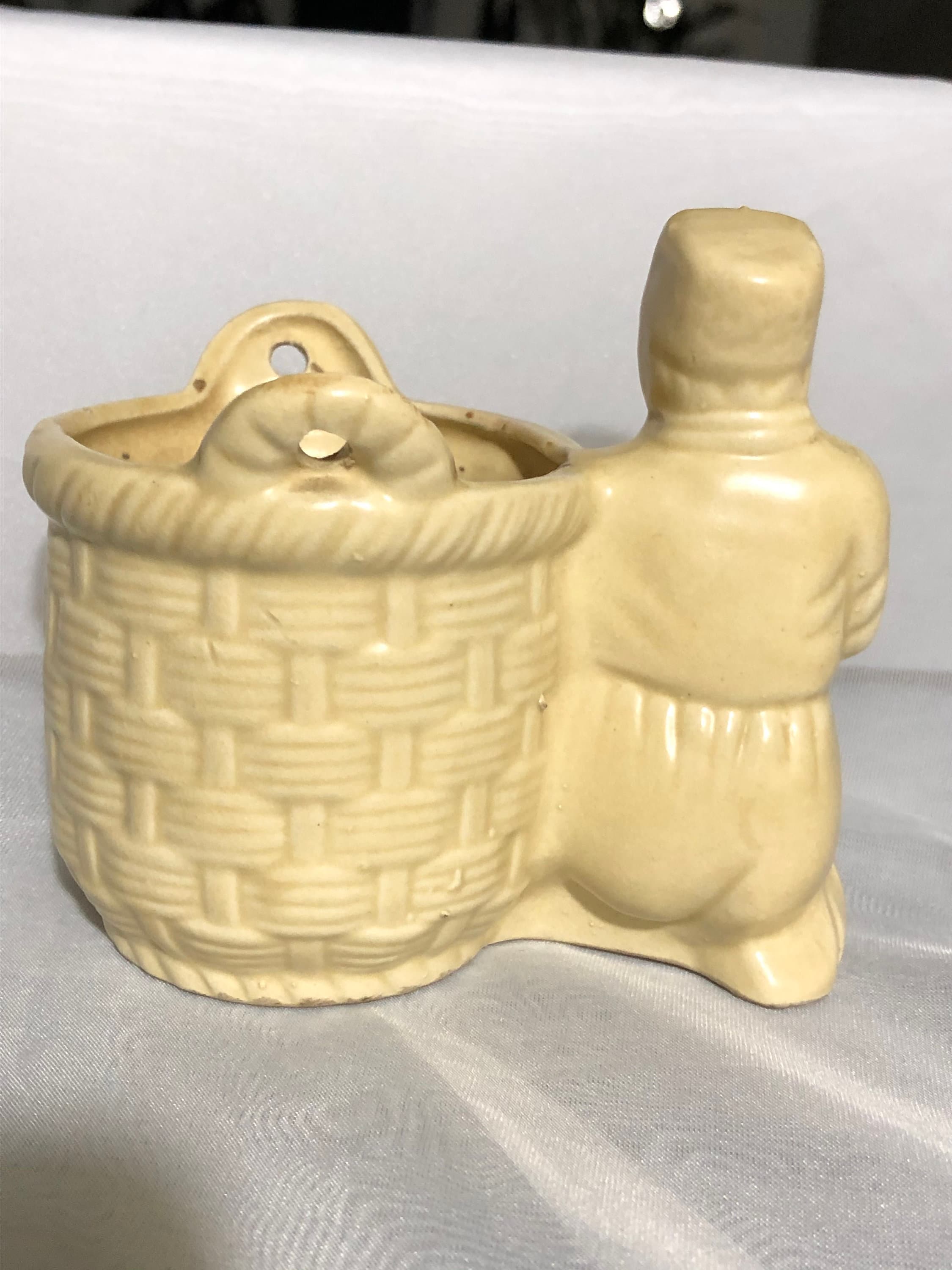 Kneeling man Darco planter - Thumbnail 2
