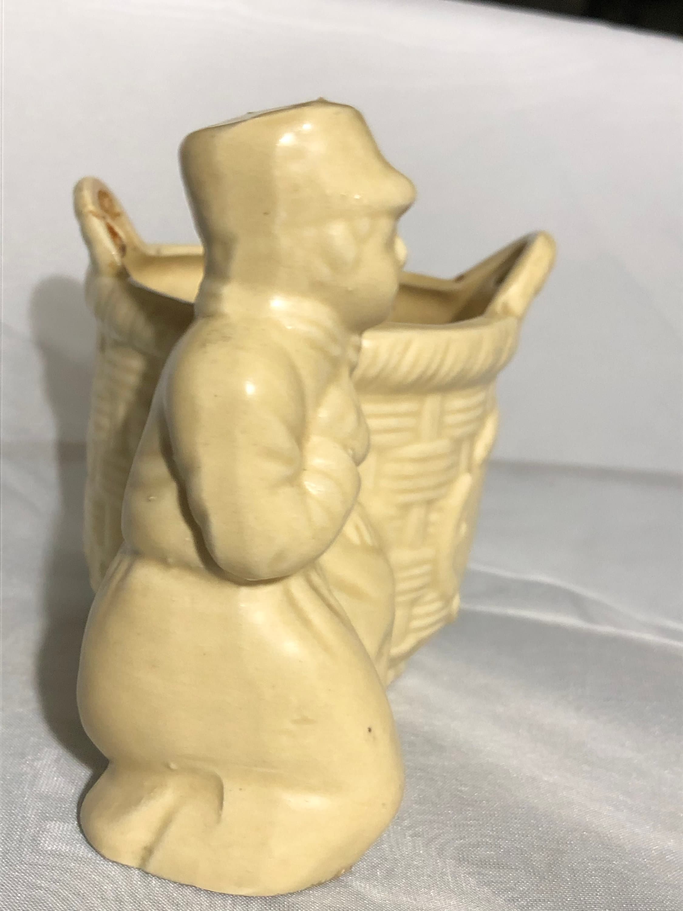 Kneeling man Darco planter - Thumbnail 5