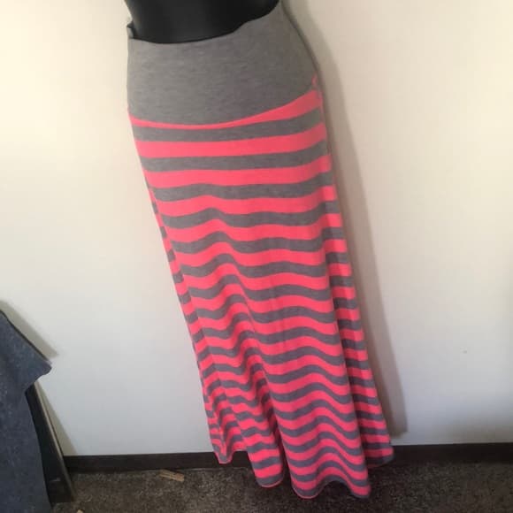 Pink and gray maxi skirt size medium NWOT - Thumbnail 4