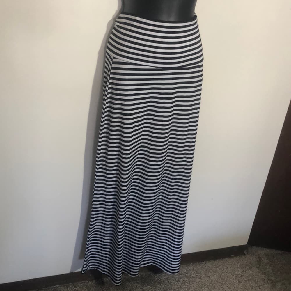 Lily Star Maxi Skirt NWOT - Thumbnail 4
