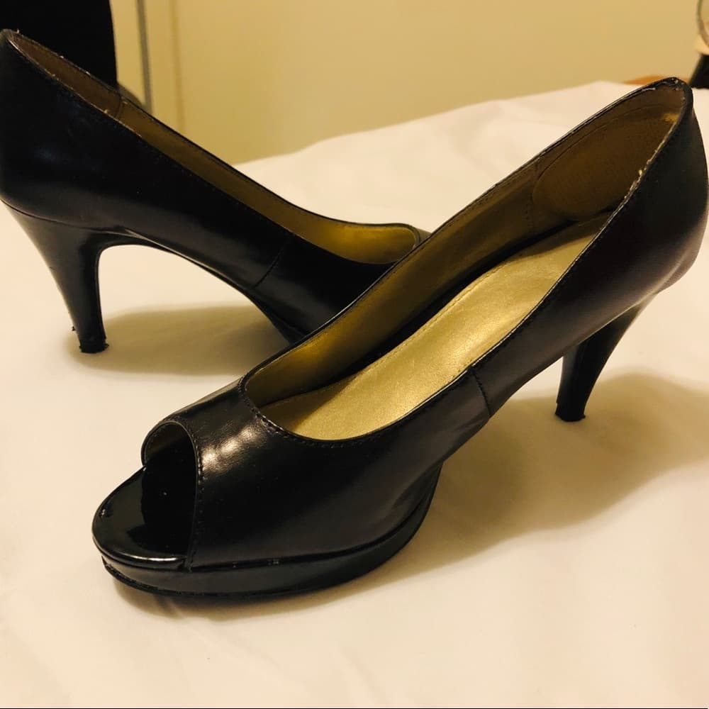 Bandolino Mylar Heels