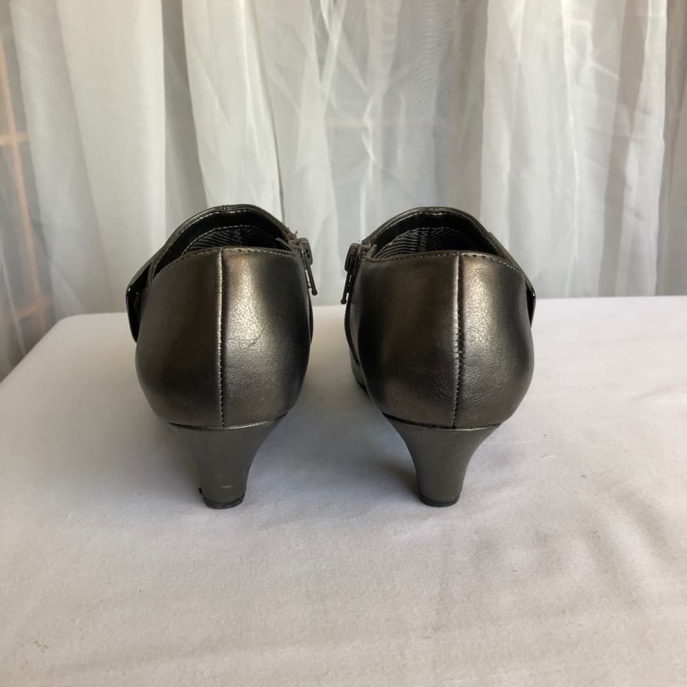 Easy Street ankle booties size 6 - Thumbnail 3