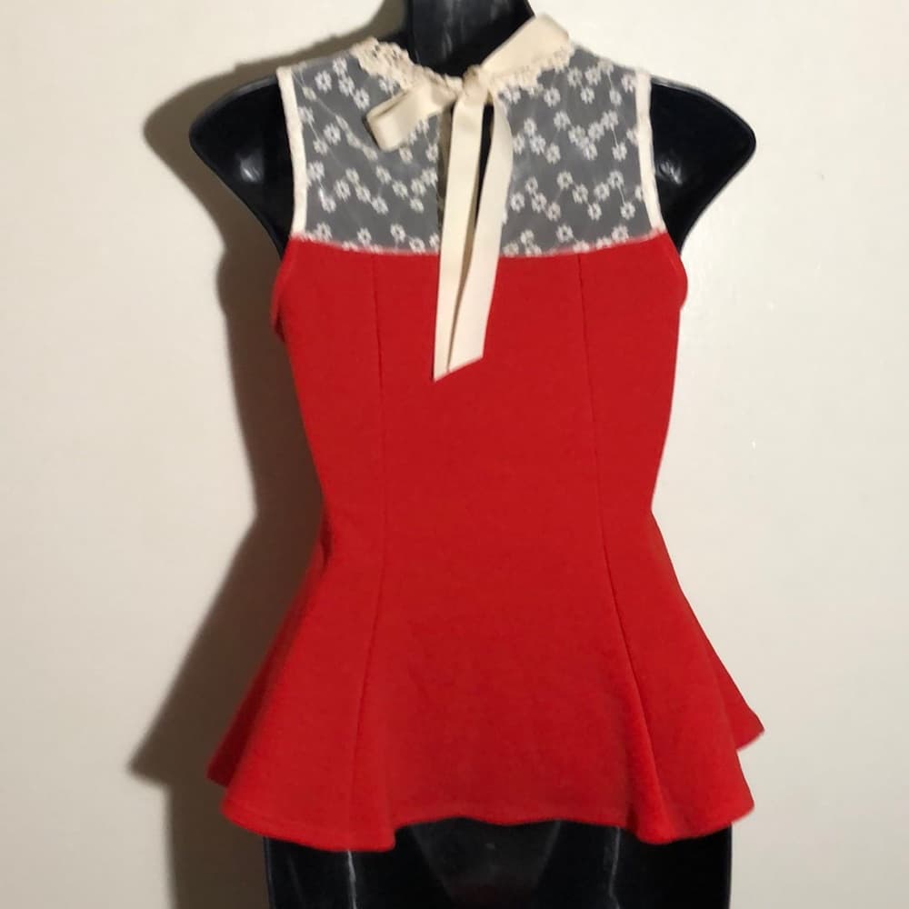 Slim fit sleeveless top with peplum flare hem