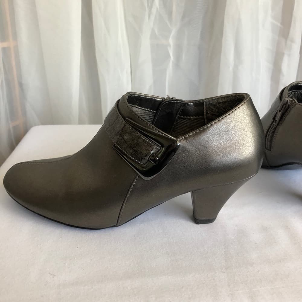 Easy Street ankle booties size 6 - Thumbnail 4
