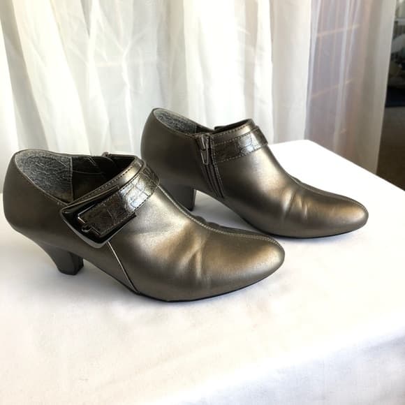Easy Street ankle booties size 6 - Thumbnail 6