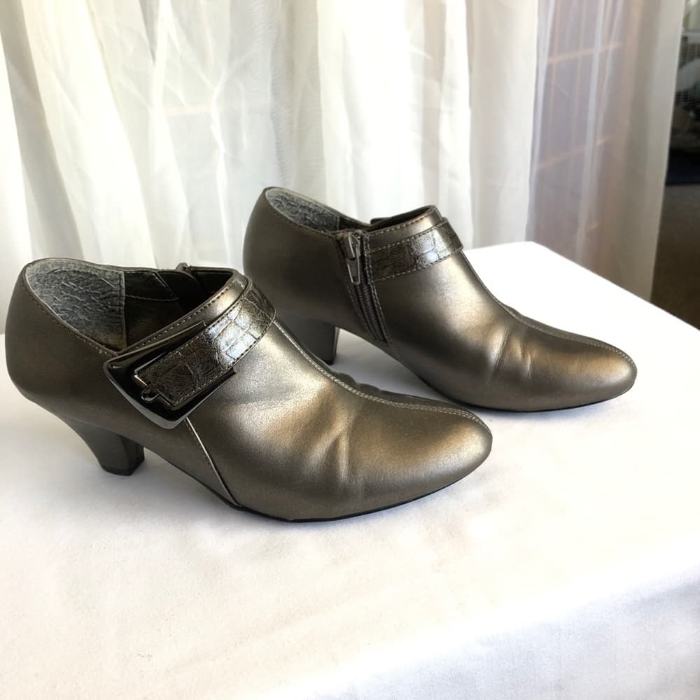 Easy Street ankle booties size 6 - Thumbnail 5