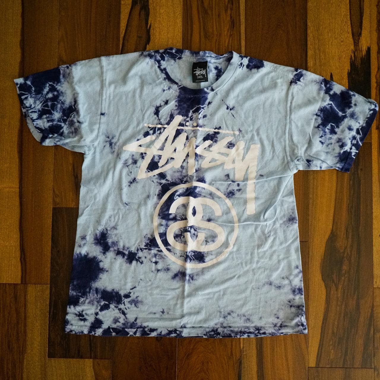 #Stussy #tiedye tee in navy and columbia blue. Size small 🥶 Graphic on front.