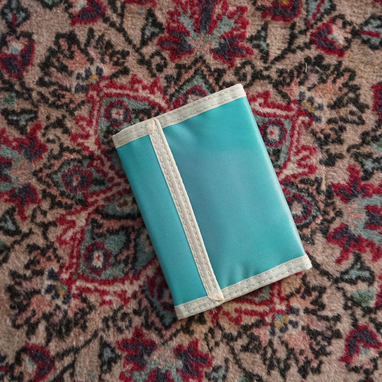 Teal and grey Hollywood Park vintage wallet. Screen print graphic on front. Features multiple pocket interior with coin pocket and a velcro closure. *Never been used. - Thumbnail 3