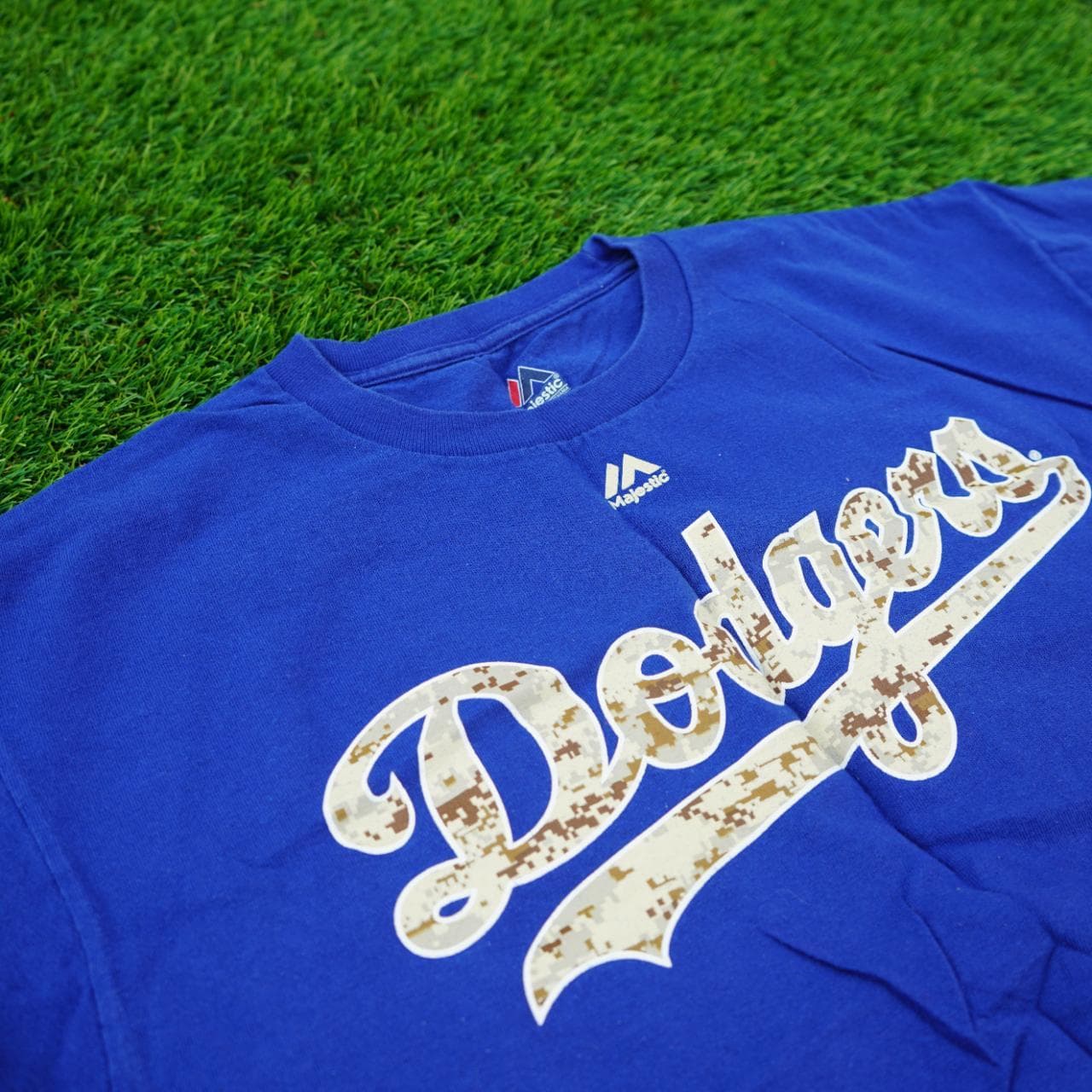 LA Dodgers t-shirt featuring camo logo, and numbers/name for Yasiel Puig (66). Dodgers blue tee with screenprint graphics on the front and back. Size adult large. - Thumbnail 2