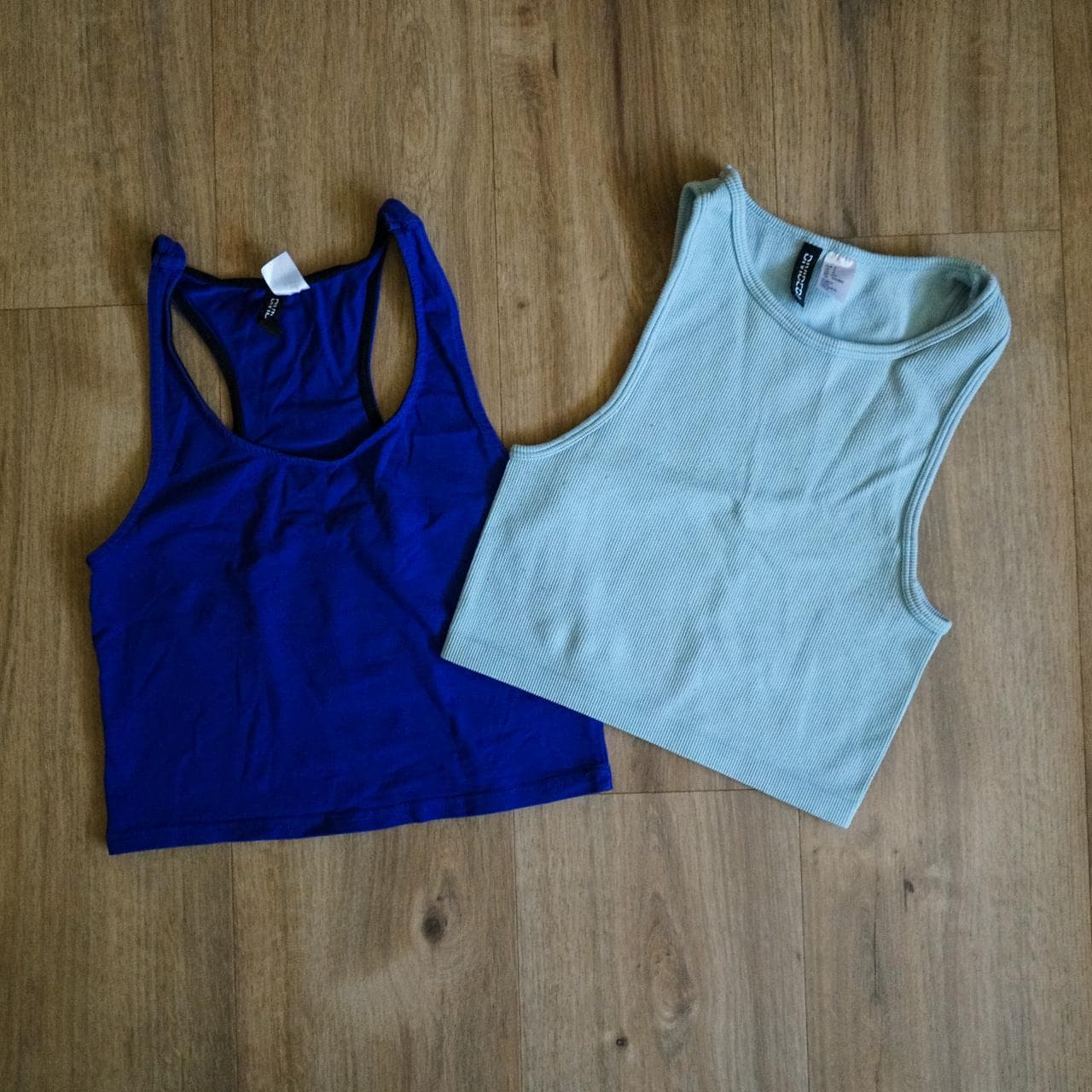 2 pack of blue crop tops from #H&M. Women's sizes small and medium. #summer