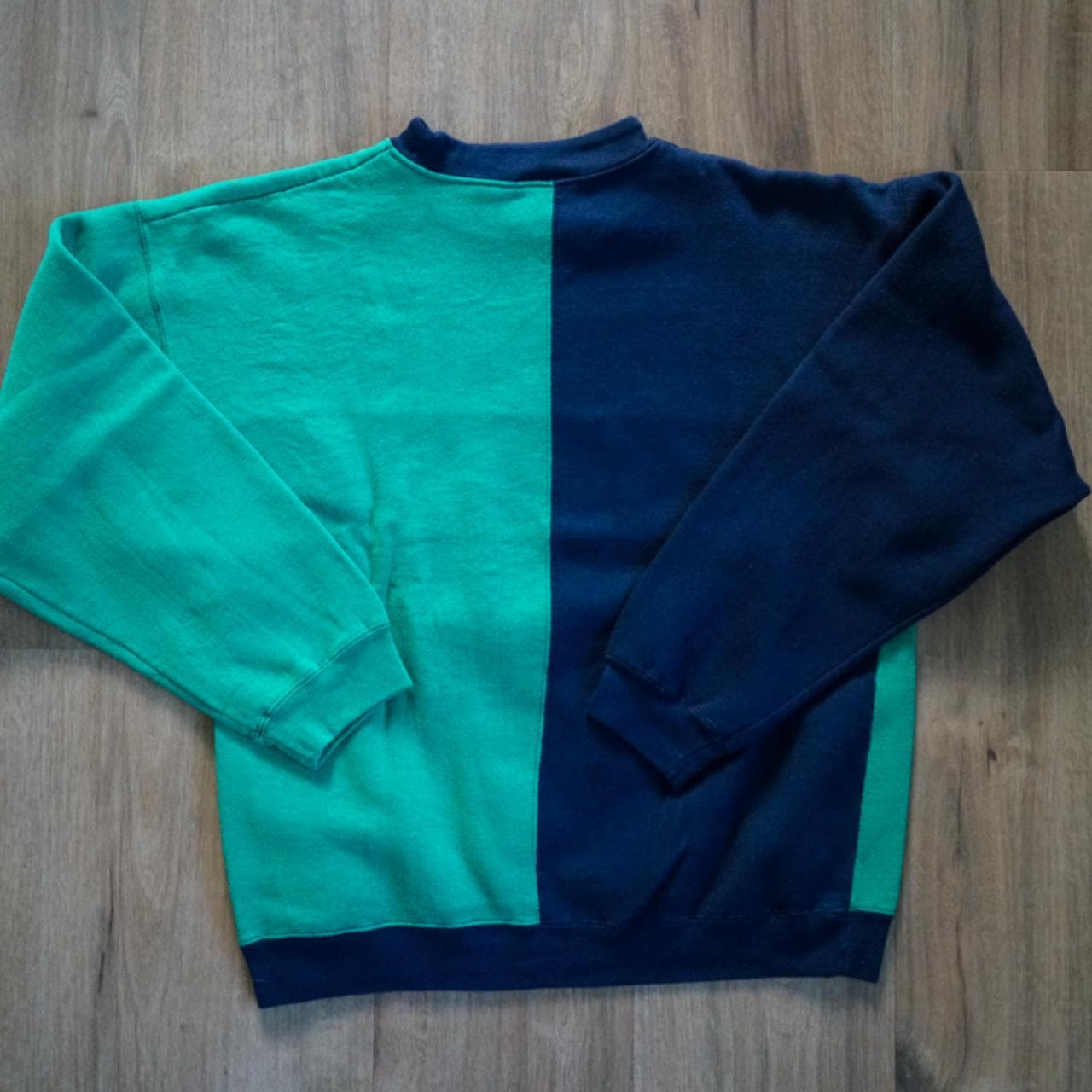 Vintage #Cherokee pullover #sweatshirt with color blocking. Green and navy with a hint of purple around the collar. Small branding on front left chest with exaggerated stitching throughout. #90s - Thumbnail 4