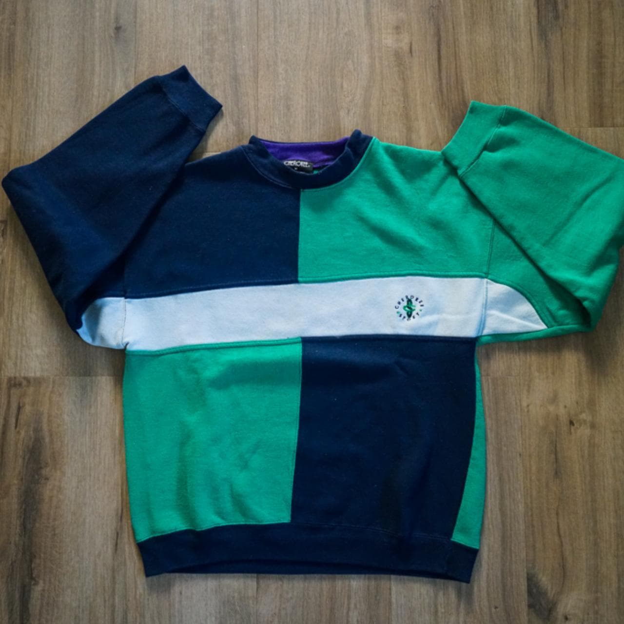 Vintage #Cherokee pullover #sweatshirt with color blocking. Green and navy with a hint of purple around the collar. Small branding on front left chest with exaggerated stitching throughout. #90s