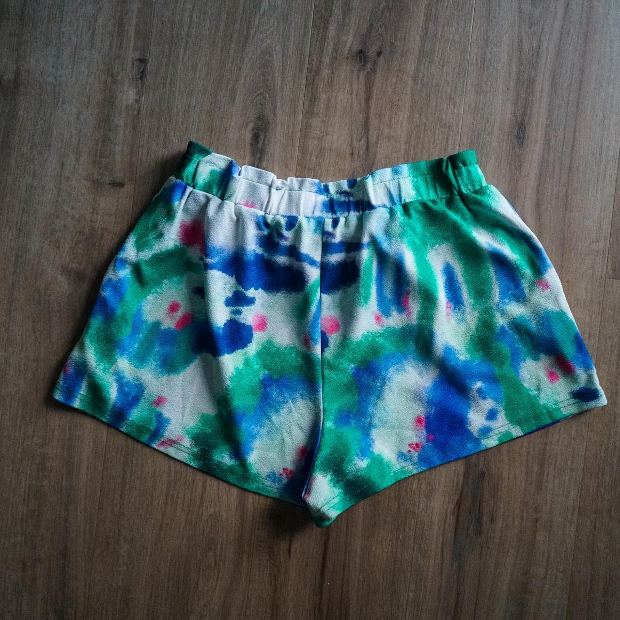 Multicolor #Shein women's shorts with butterfly accent. Elastic waist with drawstring 🦋 Size women's XL. - Thumbnail 4