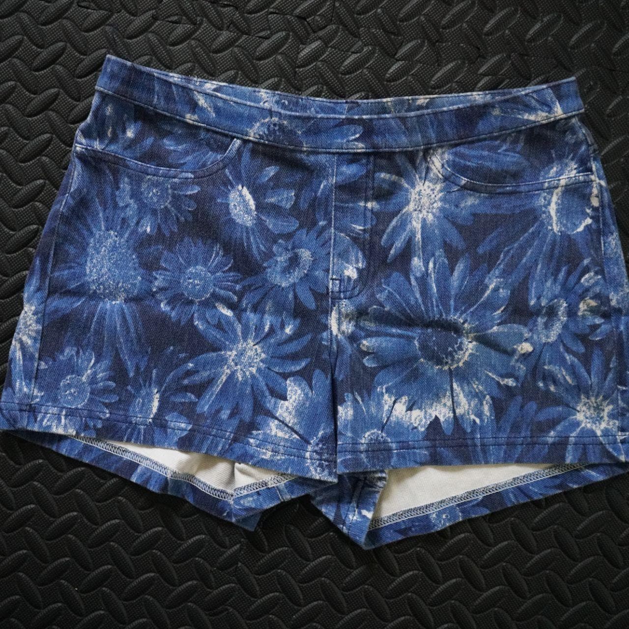 Vintage women's stretchy denim short shorts in a size medium. Super soft shorts with an elastic waistband and back pockets. Features flower pattern all over. - Thumbnail 3