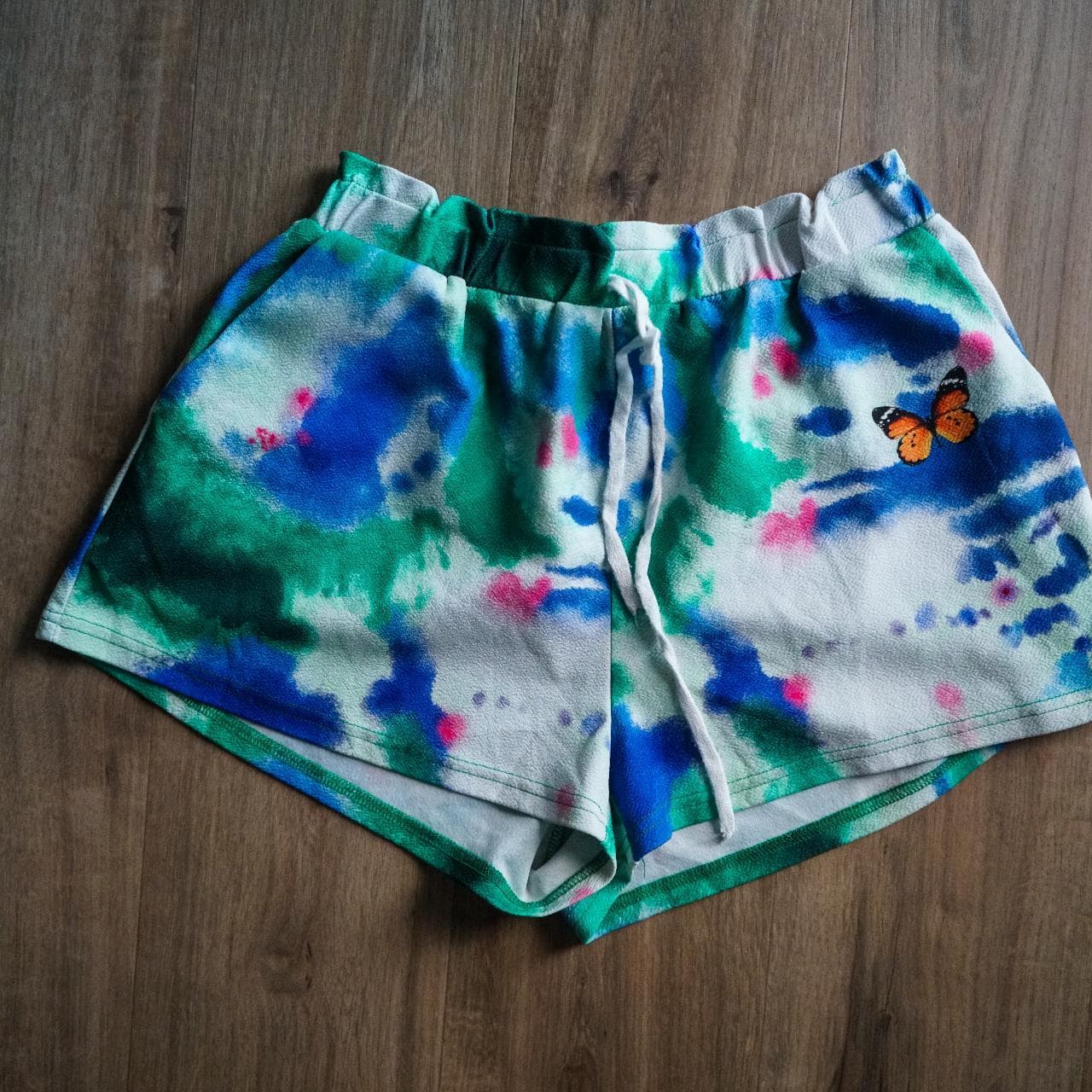 Multicolor #Shein women's shorts with butterfly accent. Elastic waist with drawstring 🦋 Size women's XL.