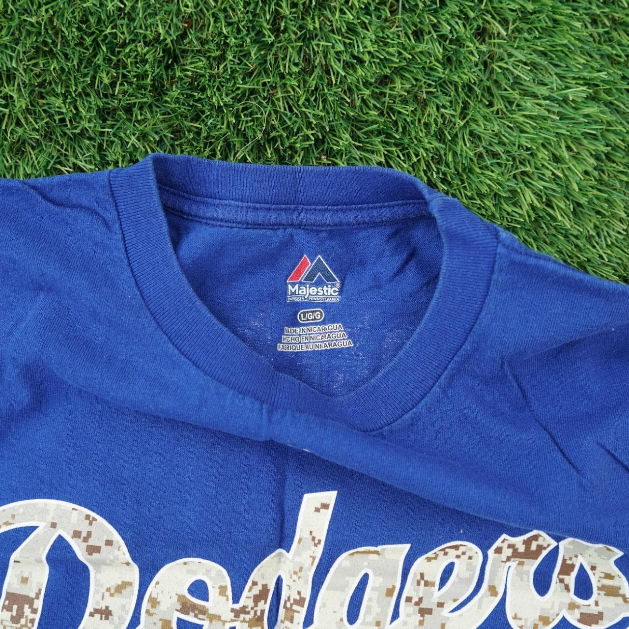 LA Dodgers t-shirt featuring camo logo, and numbers/name for Yasiel Puig (66). Dodgers blue tee with screenprint graphics on the front and back. Size adult large. - Thumbnail 3