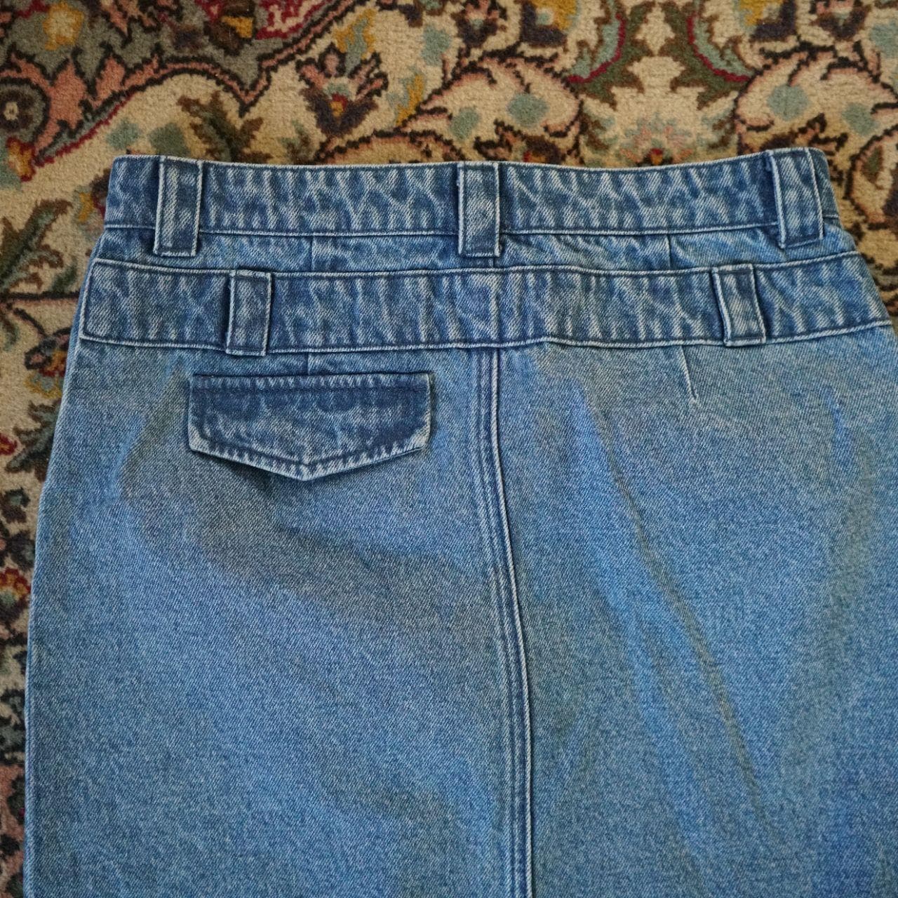 Very cute assymmetrical denim skirt in women's small. Features a front pocket, button closure, and asymmetric bottom. - Thumbnail 4