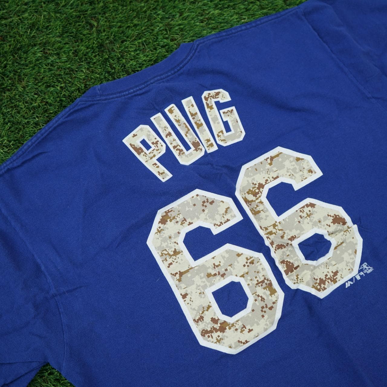 LA Dodgers t-shirt featuring camo logo, and numbers/name for Yasiel Puig (66). Dodgers blue tee with screenprint graphics on the front and back. Size adult large. - Thumbnail 5
