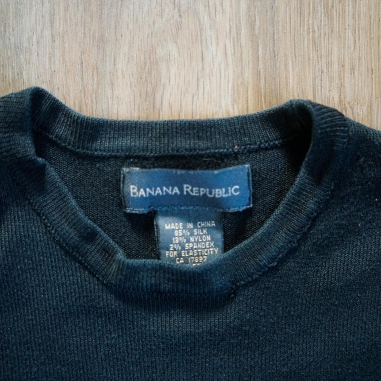 Black #BananaRepublic knit tee in Women's XS. Soft stretchy knit fabric. - Thumbnail 2