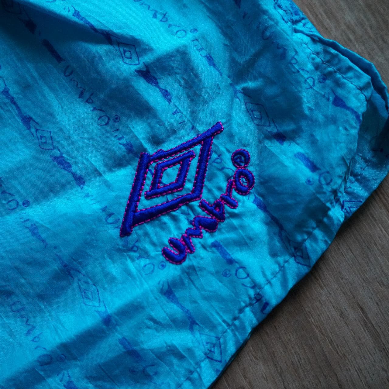 Vintage #Umbro soccer shorts with all-over print and embroidered logo ⚽️ Size adult Large. - Thumbnail 2