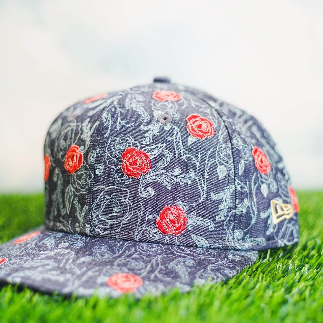 NWOT tags: Adjustable denim #NewEra hat. Features denim and rose print all-over with gold logo accents and a gold brim.