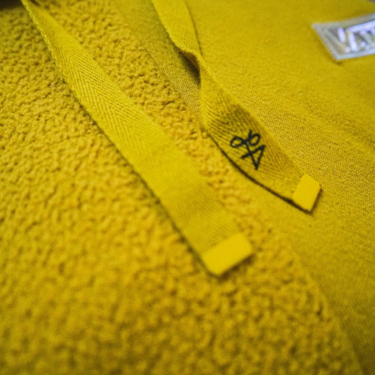 Reverse fleece #VANS hoodie in canary/mustard yellow. Features metal tipped drawstring, holographic Vans logo, and kangaroo pocket. Size adult small 🏂 - Thumbnail 3