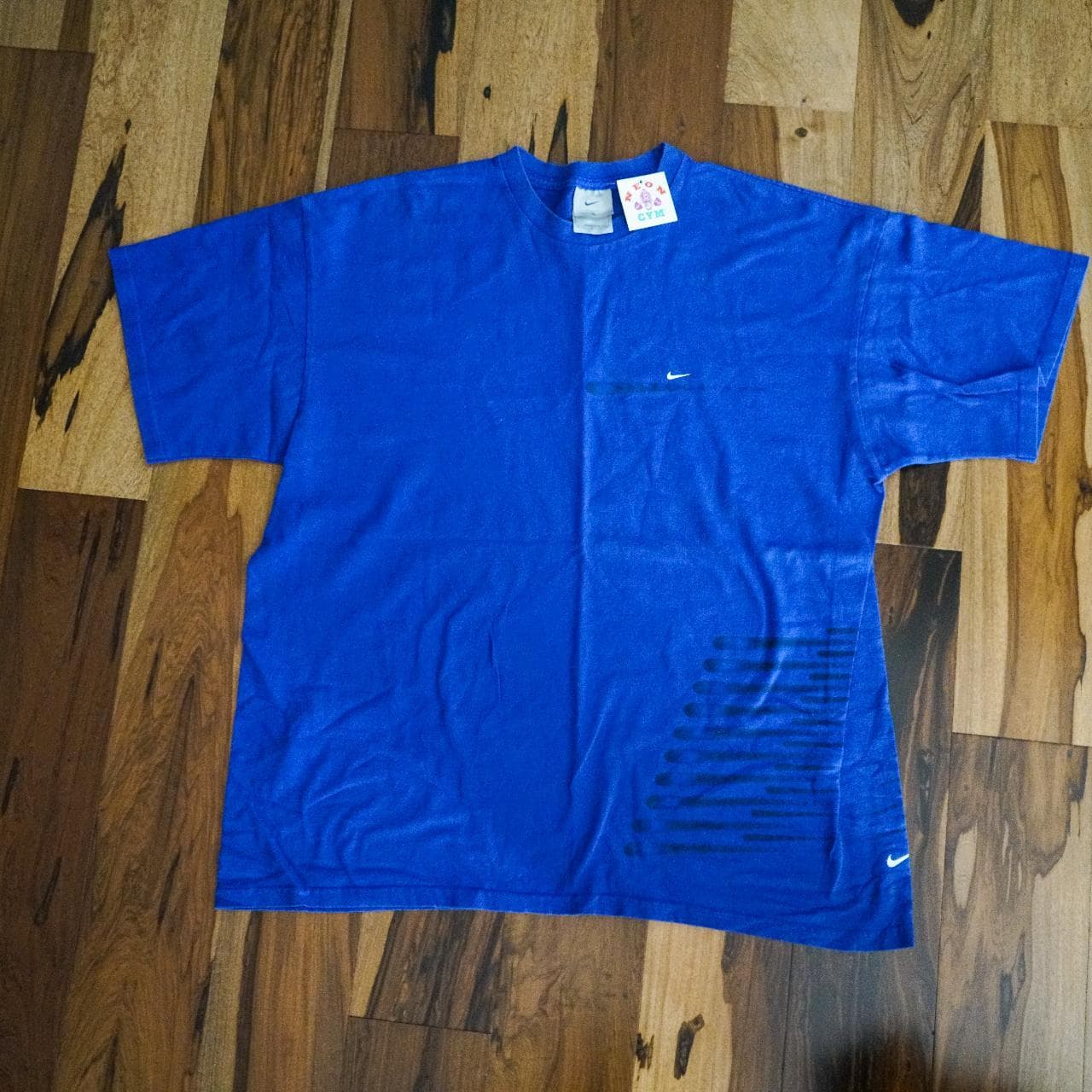 Vintage #Nike tee in royal blue. Abstract graphics with swoosh accents on the front and back. Size XL.