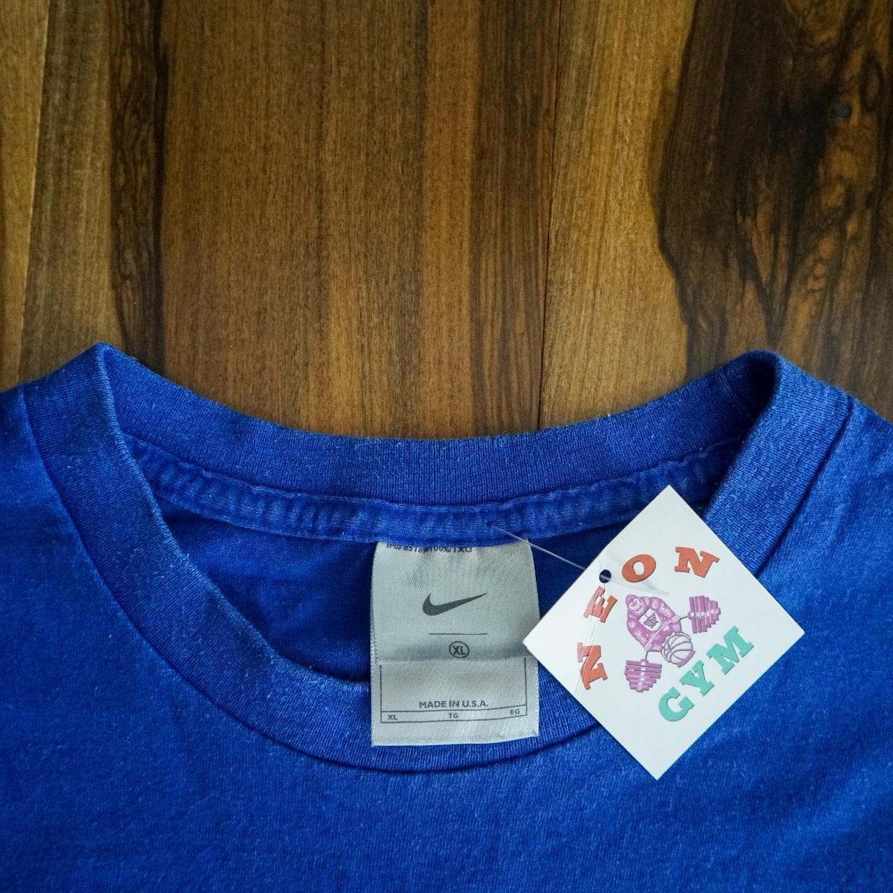 Vintage #Nike tee in royal blue. Abstract graphics with swoosh accents on the front and back. Size XL. - Thumbnail 4