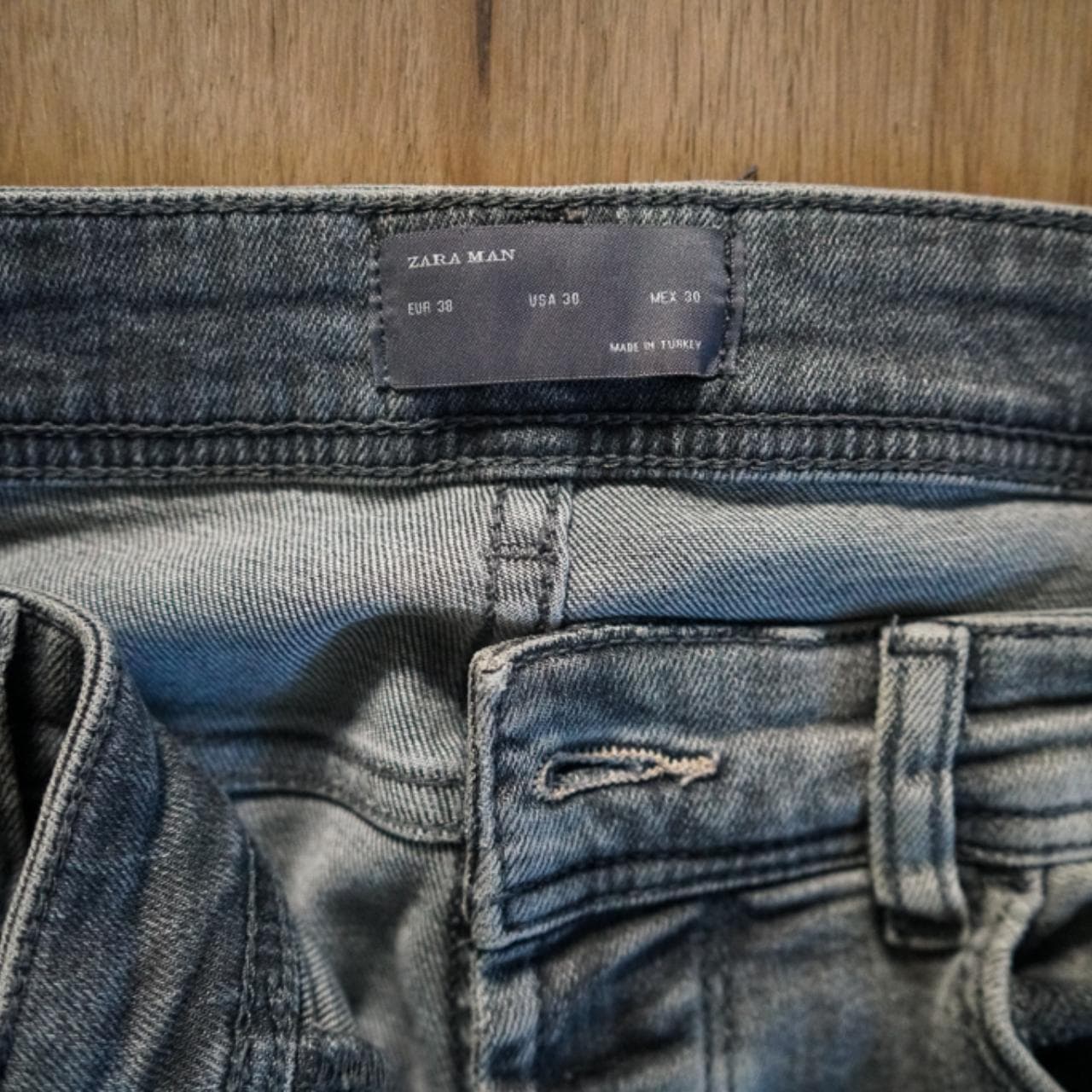 Gray #Zara Men's jeans in Size 30. Hole in one knee with distressed wash. Raw hem with zippered ankles. #denim - Thumbnail 2