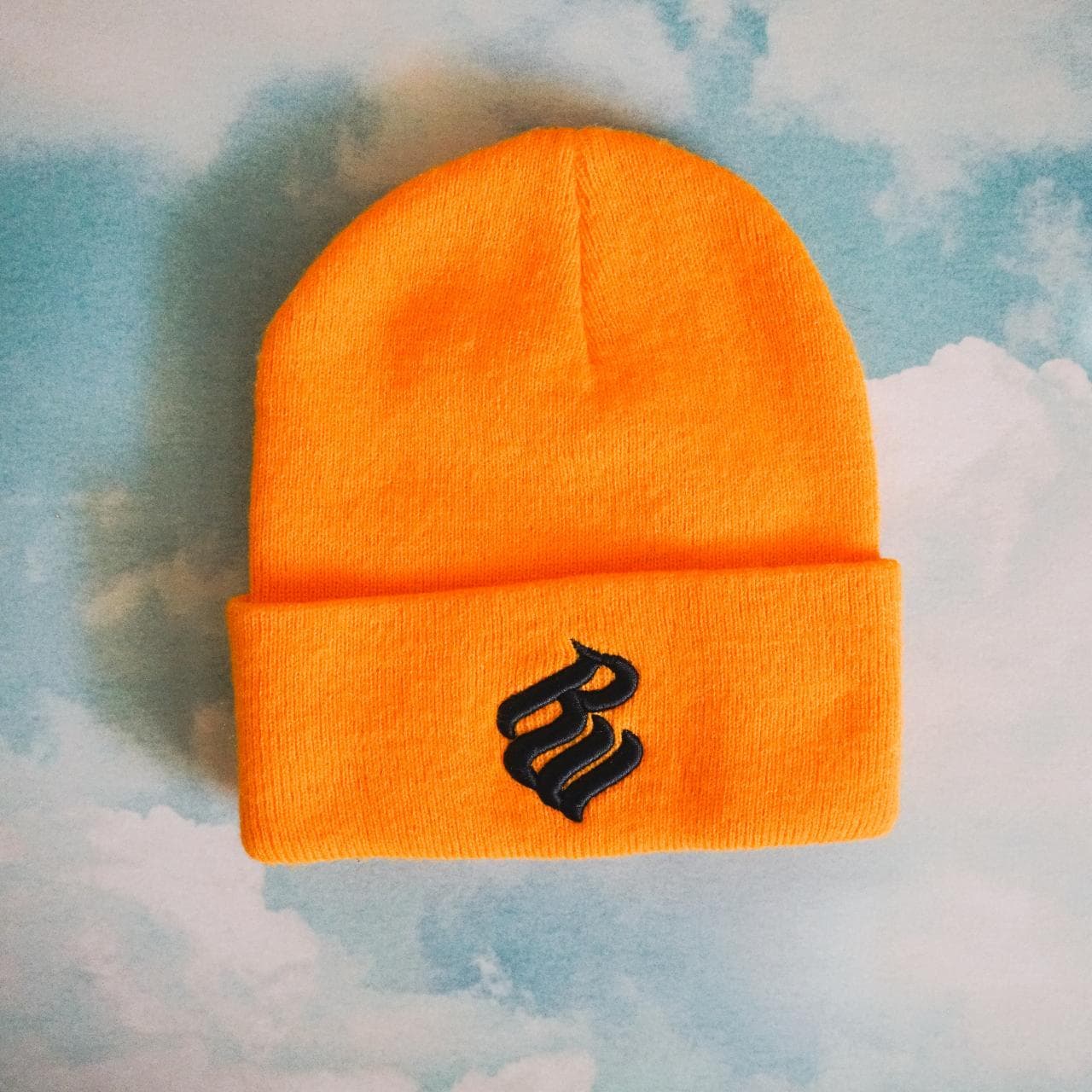 Vintage Rocawear beanie in gold with black embroidered logo. Mint condition! #rocnation