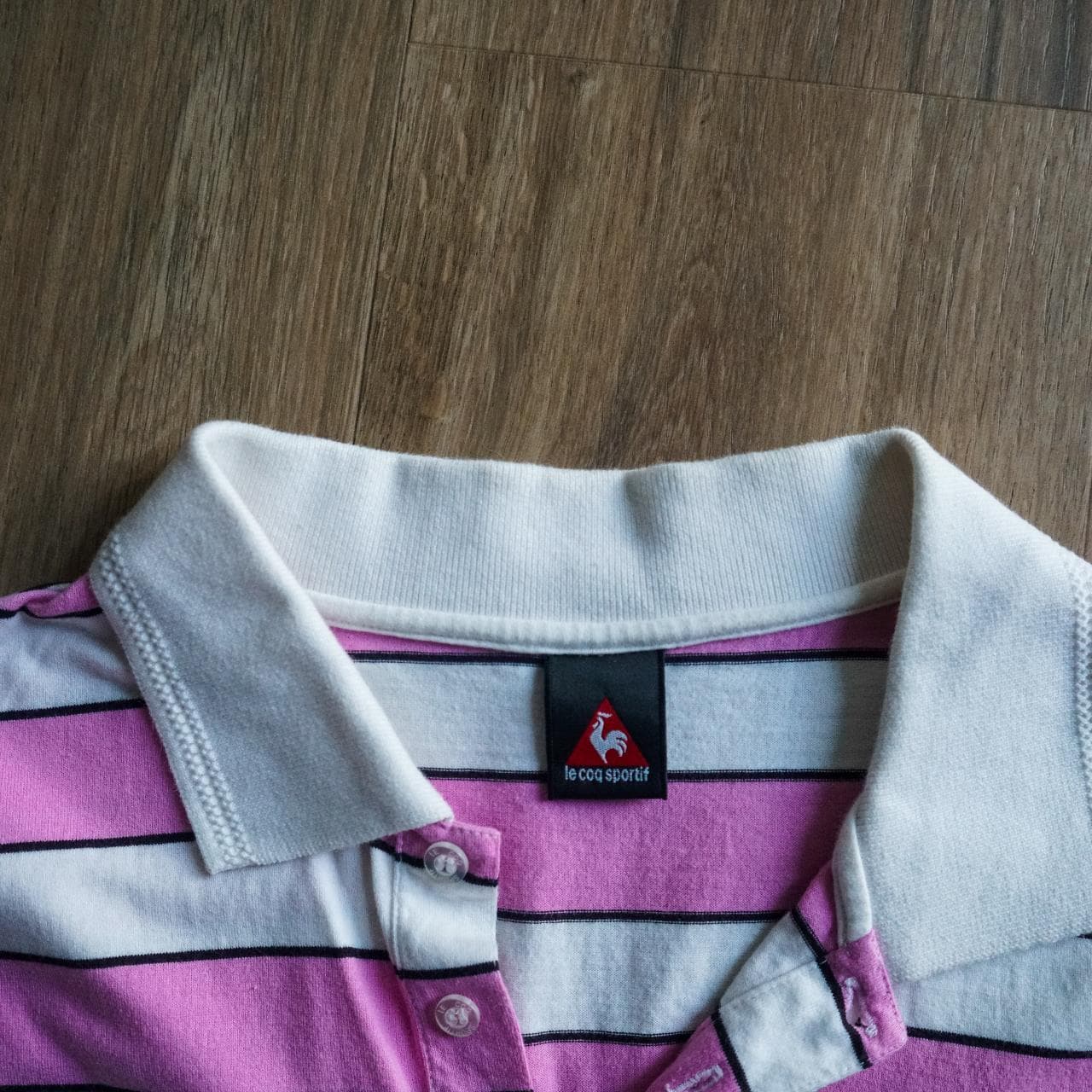 Pink and white #LeCoqSportif polo tee with logo on front and back 👕 Size large. - Thumbnail 4