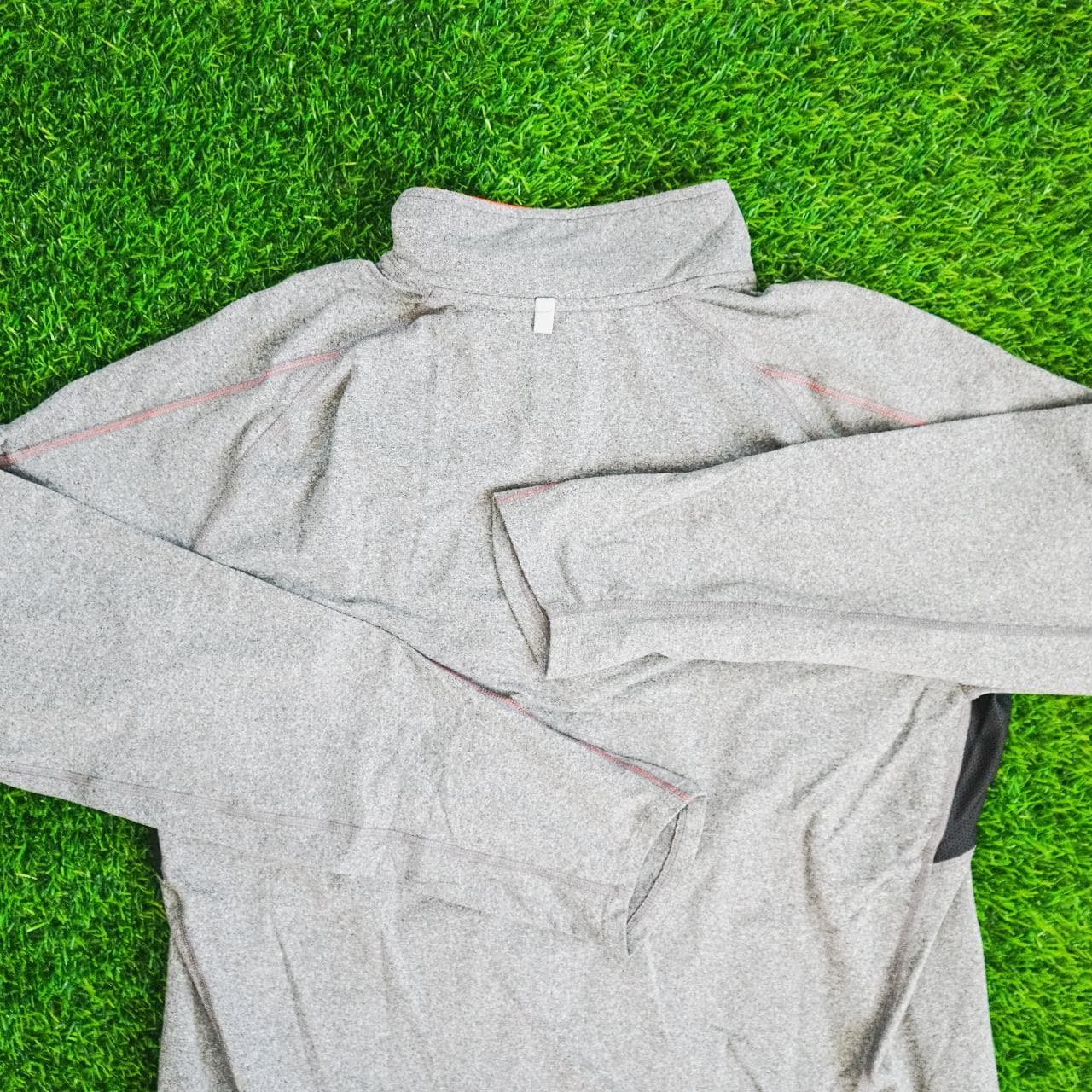 Super soft grey #NIKE half zip with red trim. Features red zipper, black mesh under the armpit, and 3M logo. Size adult large ⚽️ - Thumbnail 4